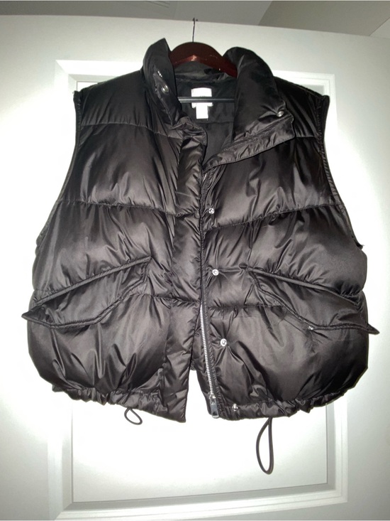 H&M Jackets & Blazers - H&M Black Puffer Vest